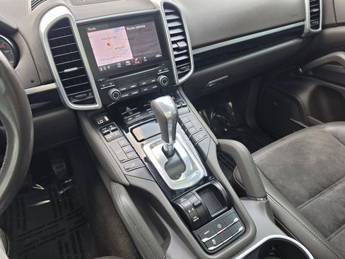 Used 2017 Porsche Cayenne Platinum Edition AWD/4WD image 37