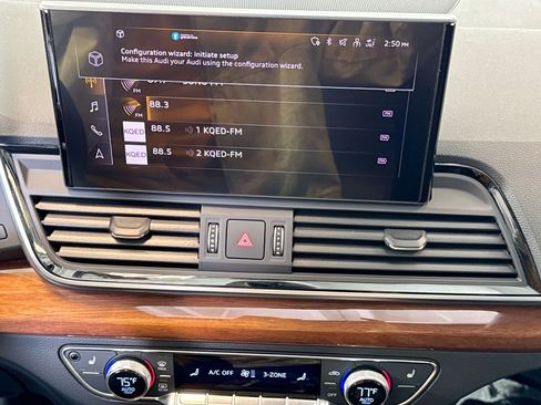 Used 2024 Audi Q5 e Premium w/ Convenience Package image 15