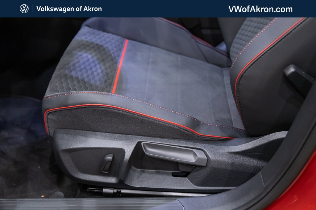 New 2026 Volkswagen GTI SE FWD image 9