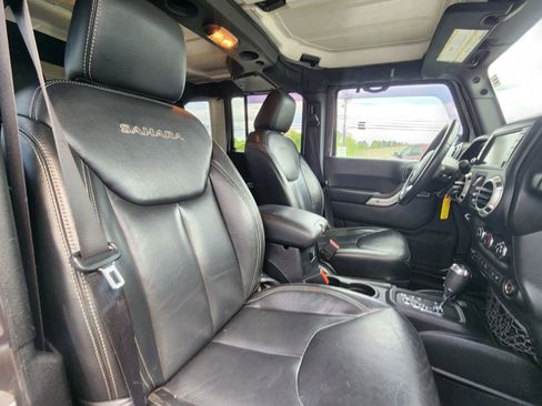 Used 2016 Jeep Wrangler Unlimited Sahara w/ Dual Top Group AWD/4WD image 41
