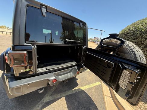Used 2020 Jeep Wrangler Unlimited Sahara AWD/4WD image 22