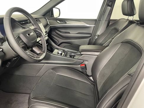 New 2026 Jeep Grand Cherokee Altitude AWD/4WD image 2