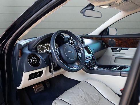 Used 2012 Jaguar XJ L RWD image 39