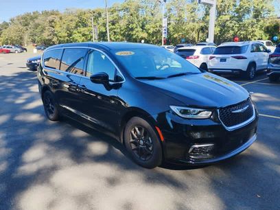 Certified 2024 Chrysler Pacifica Touring-L