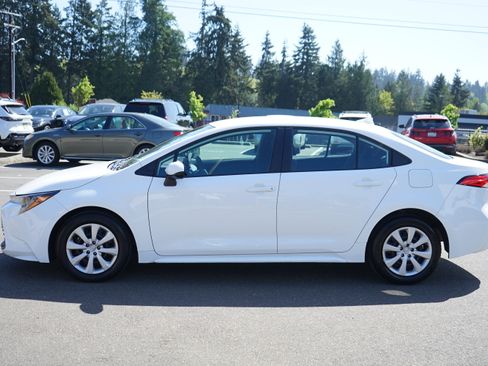 Used 2025 Toyota Corolla LE FWD image 7