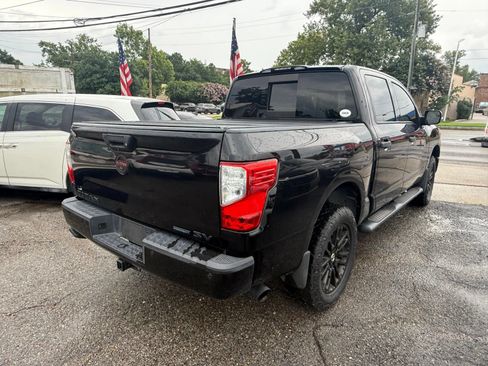 Used 2018 Nissan Titan SV w/ SV Convenience Package RWD image 14