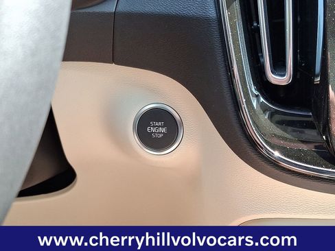 Certified 2025 Volvo XC40 B5 Ultra w/ Protection Package Premier image 22