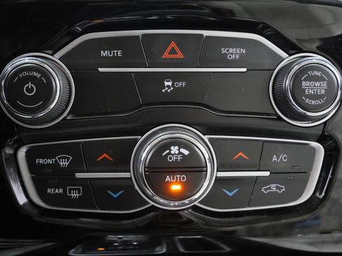 Used 2023 Chrysler 300 Touring RWD image 16