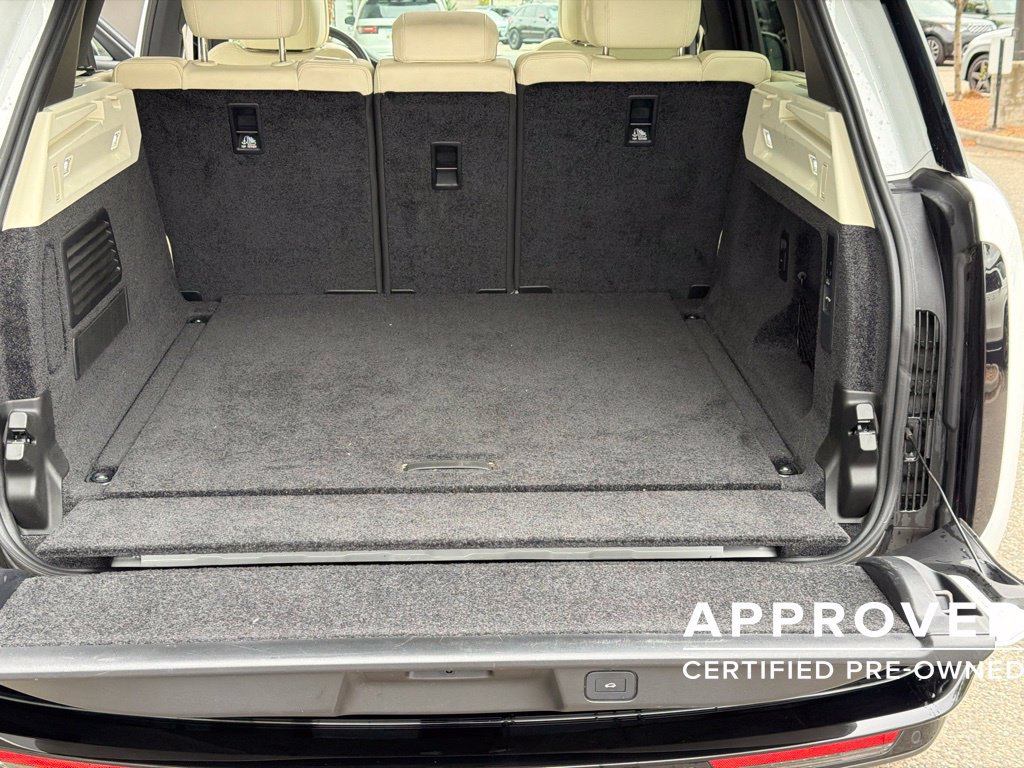 Used 2025 Land Rover Range Rover SE AWD/4WD image 12