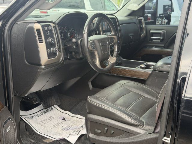 Used 2017 GMC Sierra 2500 Denali w/ Duramax Plus Package AWD/4WD image 17