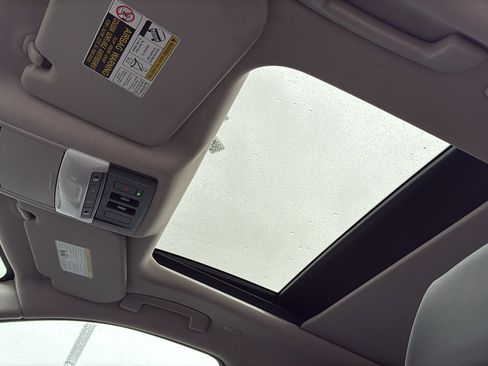 Certified 2022 Nissan Rogue SV w/ SV Premium Package image 20