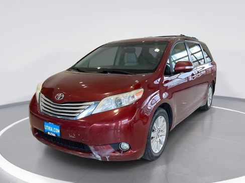 Used 2014 Toyota Sienna Limited AWD/4WD image 1
