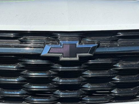 Used 2024 Chevrolet Trax RS w/ Sunroof Package image 36