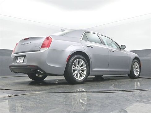 Used 2017 Chrysler 300 C image 51