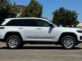 New 2025 Jeep Grand Cherokee Laredo X image 3