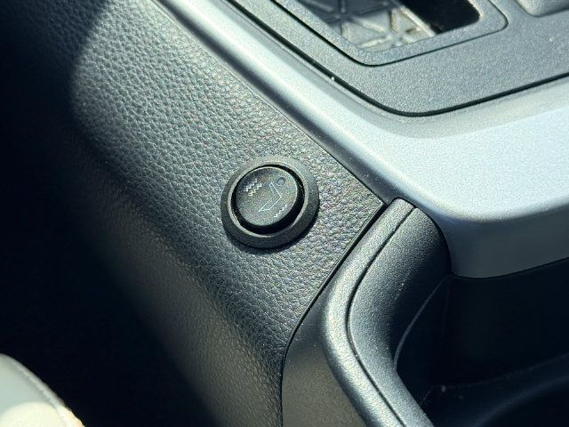 Used 2019 Toyota RAV4 XLE Premium FWD image 29
