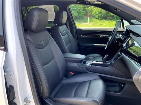 Certified 2025 Cadillac XT6 Sport w/ Technology Package AWD/4WD image 7