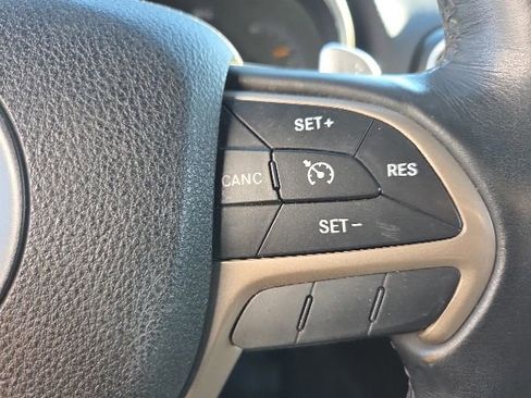 Used 2016 Jeep Grand Cherokee Laredo w/ All-Weather Capability Group AWD/4WD image 37