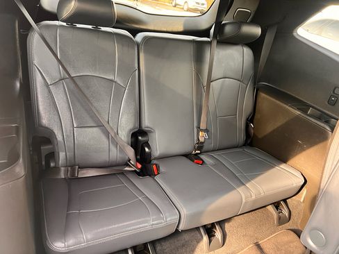 Used 2024 Buick Enclave Premium image 19