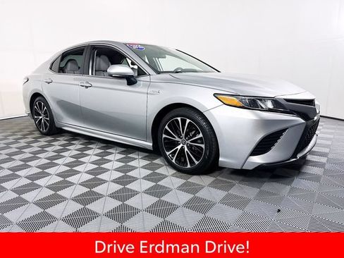 Used 2020 Toyota Camry SE FWD image 1