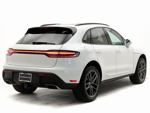 Certified 2025 Porsche Macan image 33