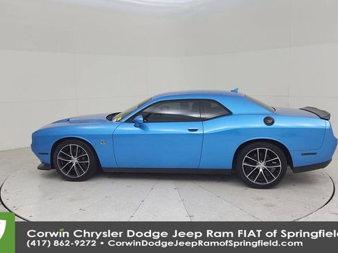Used 2016 Dodge Challenger R/T Scat Pack w/ Leather Interior Group RWD image 9