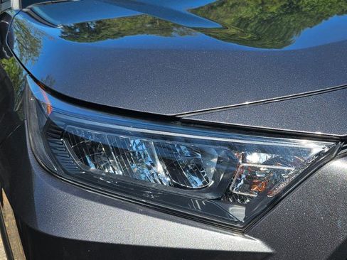 Used 2019 Toyota RAV4 LE AWD/4WD image 19