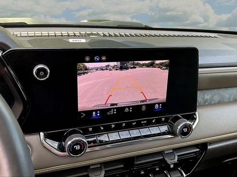 Used 2025 Chevrolet Colorado ZR2 w/ Technology Package AWD/4WD image 17