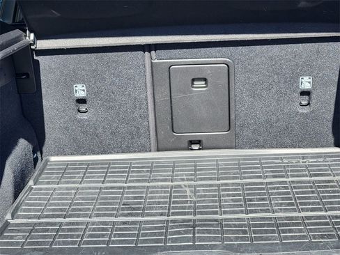 Used 2023 Volvo XC40 B5 Ultimate image 20