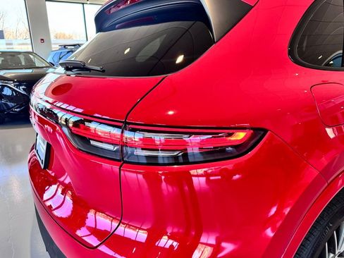 Used 2023 Porsche Cayenne Platinum Edition image 36