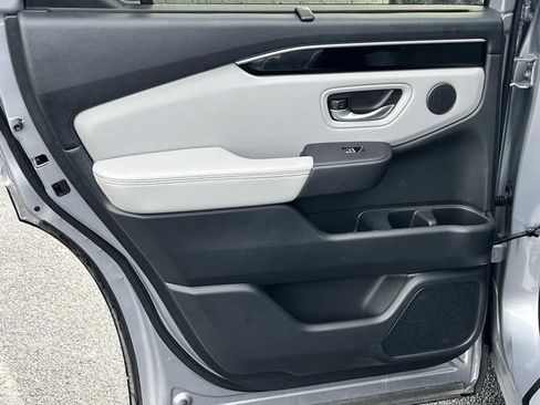 Used 2025 Honda Pilot EX-L image 17