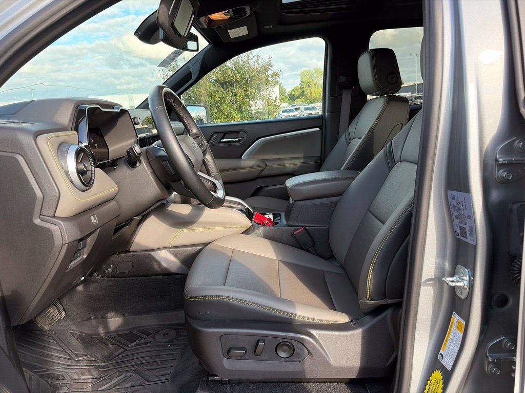 Used 2025 Chevrolet Colorado ZR2 w/ Technology Package AWD/4WD image 46