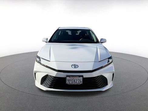 Used 2025 Toyota Camry LE image 4