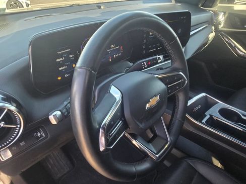 Used 2025 Chevrolet Equinox LT w/ Convenience Package II FWD image 13