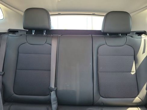 Used 2025 Chevrolet Trax LT w/ LT Convenience Package FWD image 32