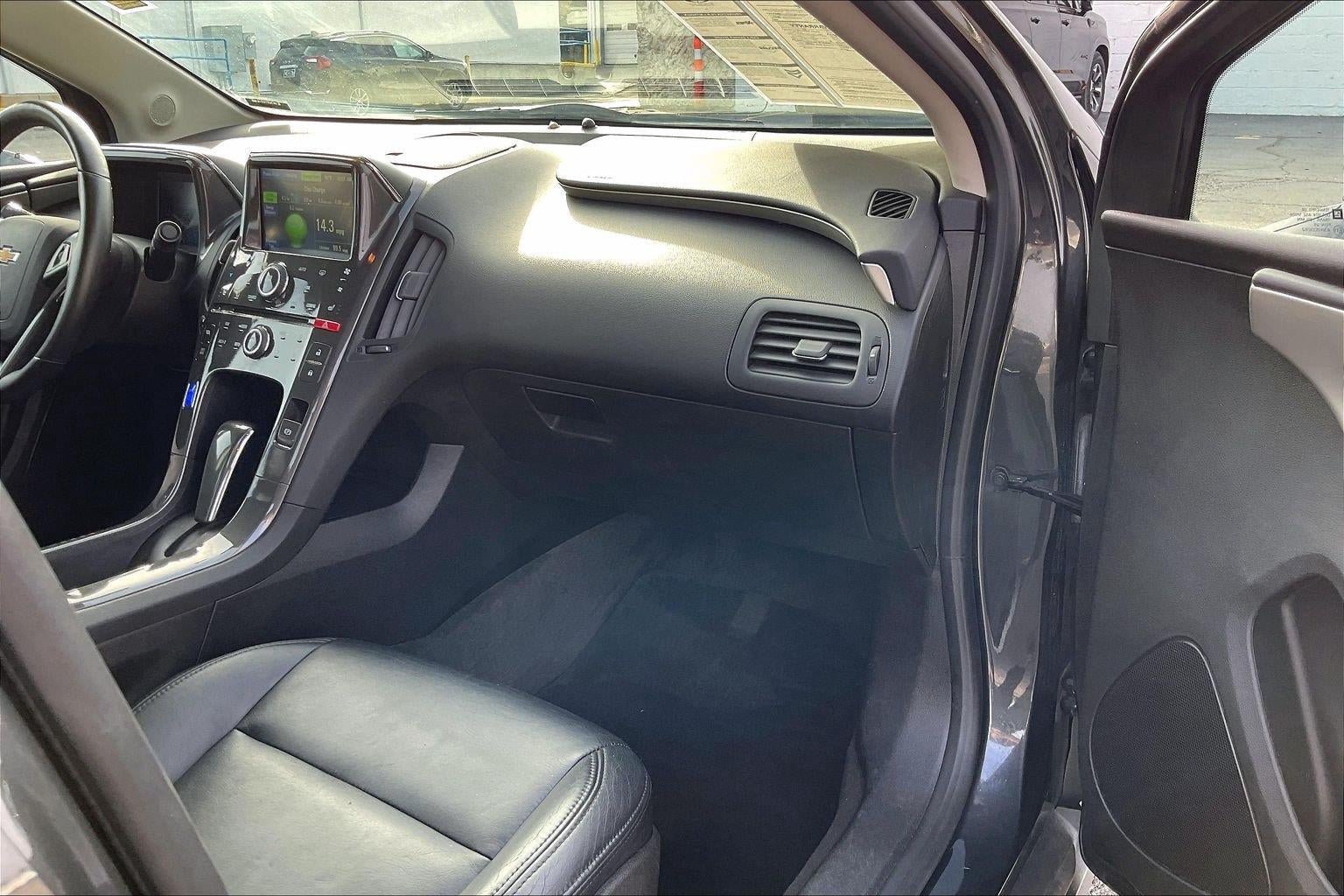 Used 2015 Chevrolet Volt FWD image 16