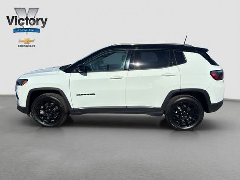 Used 2023 Jeep Compass Latitude AWD/4WD image 4