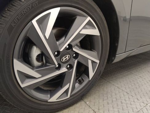 Used 2025 Hyundai Elantra SEL FWD image 31