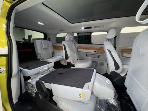 New 2025 Volkswagen ID. Buzz Pro S Plus image 17