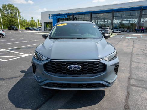 Used 2023 Ford Escape ST-Line w/ Tech Pack #1 AWD/4WD image 2