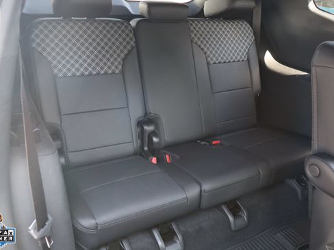 Used 2025 GMC Acadia Denali w/ LPO, Floor Liner Package FWD image 28