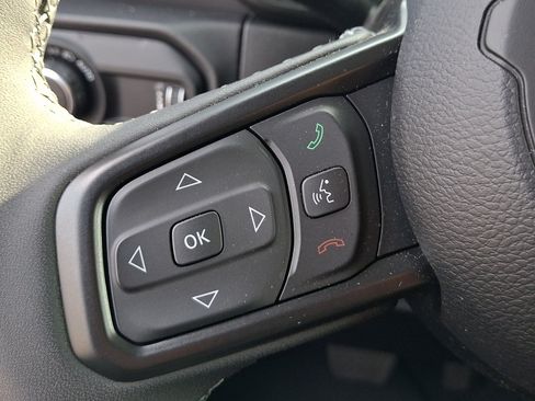Used 2025 Jeep Gladiator Sport AWD/4WD image 20