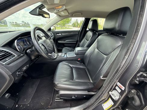 Used 2019 Chrysler 300 Touring L w/ Quick Order Package 22F RWD image 30