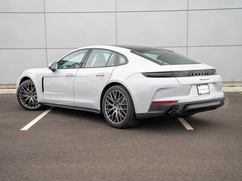 New 2026 Porsche Panamera 4 image 3
