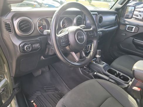 Used 2021 Jeep Gladiator Willys image 16