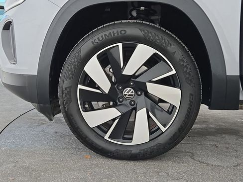 Used 2025 Volkswagen Atlas Cross Sport SE image 38