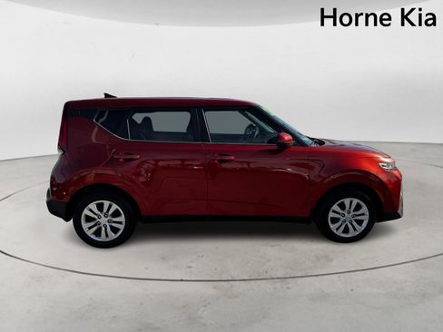 Certified 2022 Kia Soul LX image 3