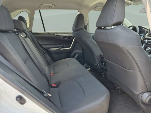 Used 2022 Toyota RAV4 LE FWD image 18