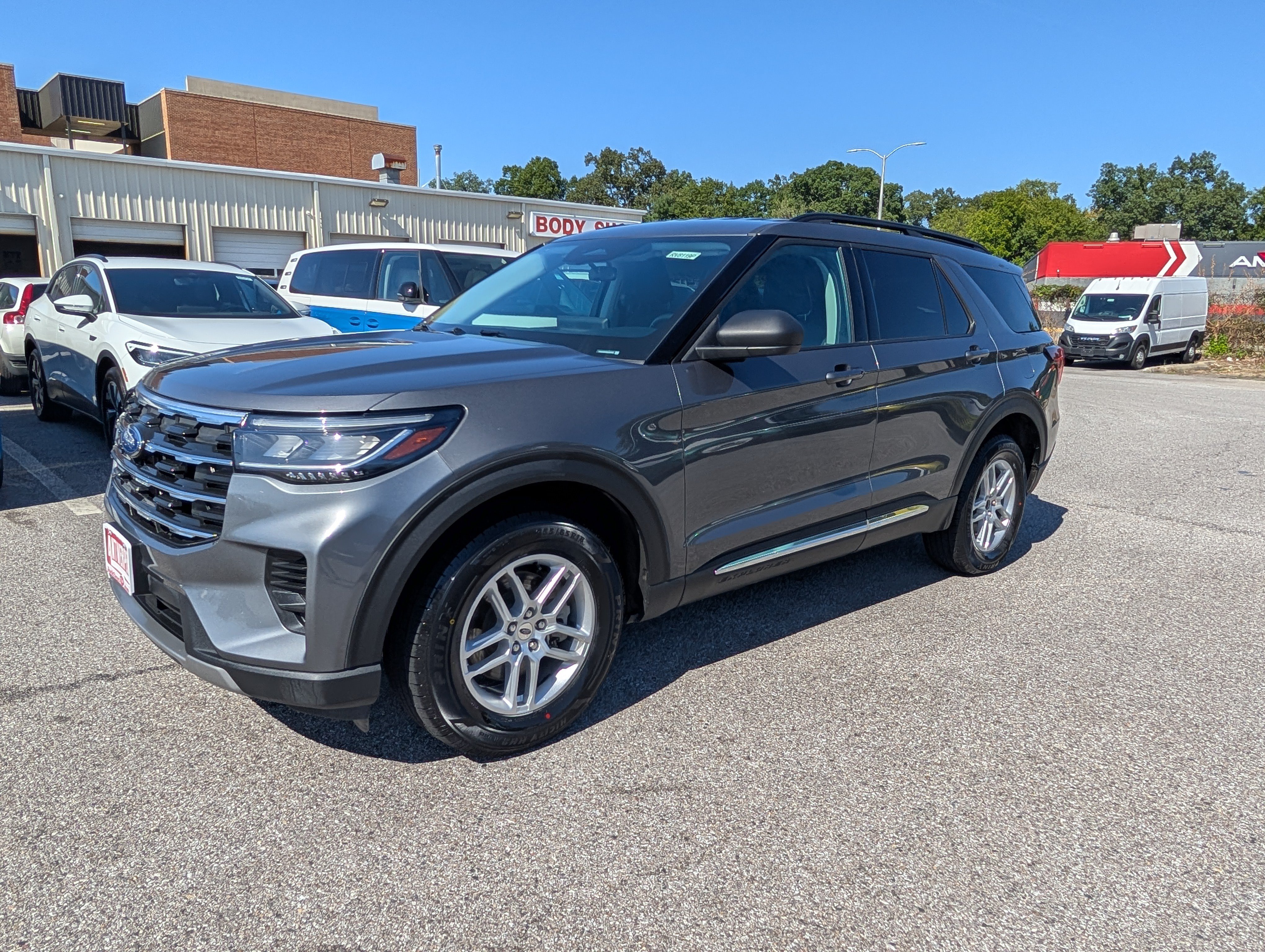 Used 2025 Ford Explorer Active AWD/4WD image 7