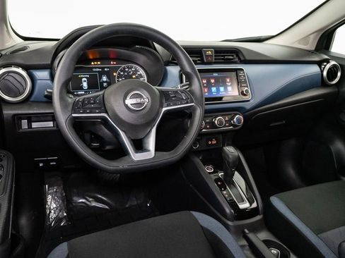 Used 2025 Nissan Versa SV image 6